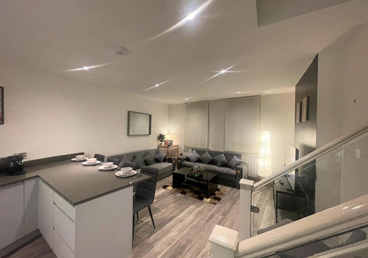 Luxe - 4 Beds - Sleeps 6 People -
