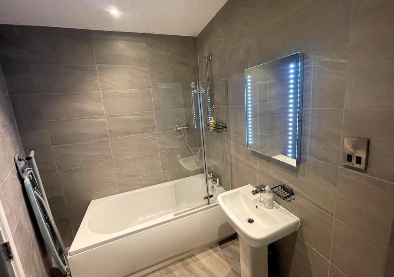 Luxe - 4 Beds - Sleeps 6 People - * Nottingham