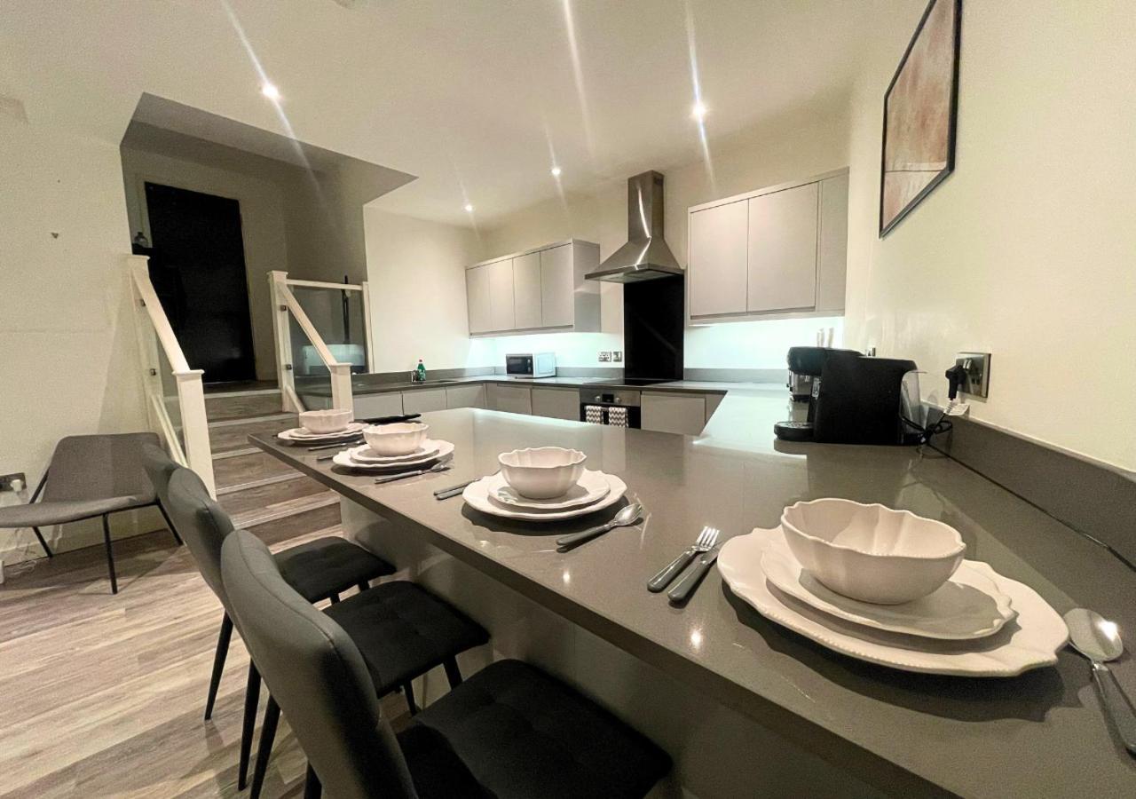 Luxe - 4 Beds - Sleeps 6 People -